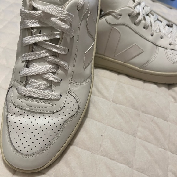 Veja Women's V-10 Leather Sneaker in White - Picture 6 of 6